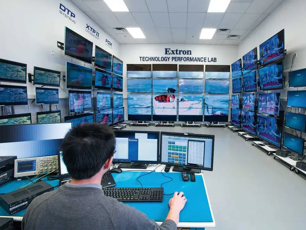 엑스트론 Technology Performance Lab AV 통합제어 시스템 운영 현장